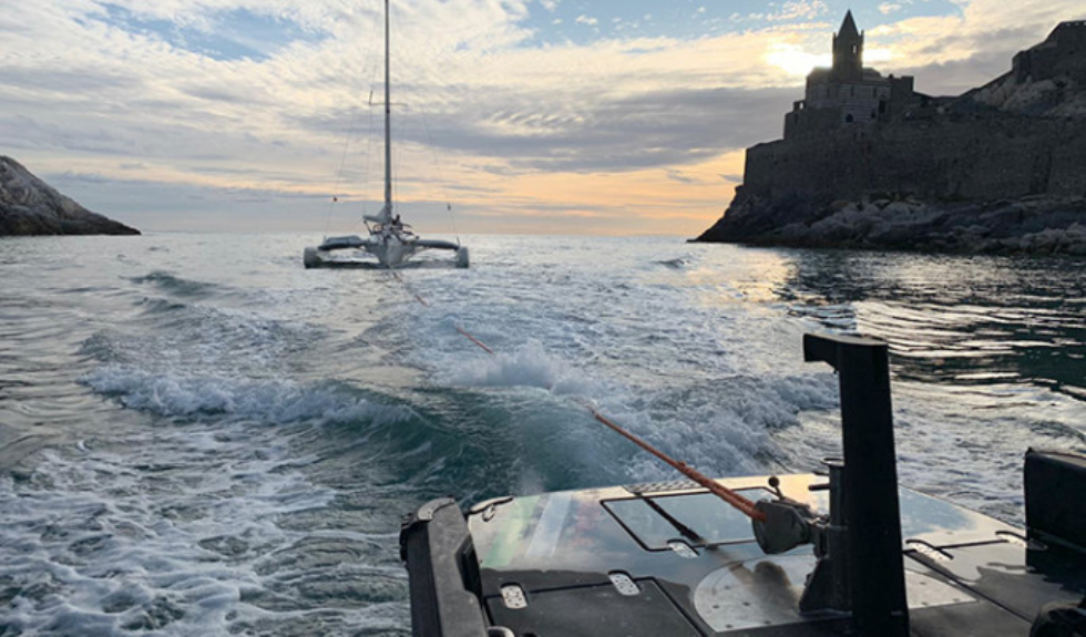 Recupero imbarcazione, traino in mare con Sailornet